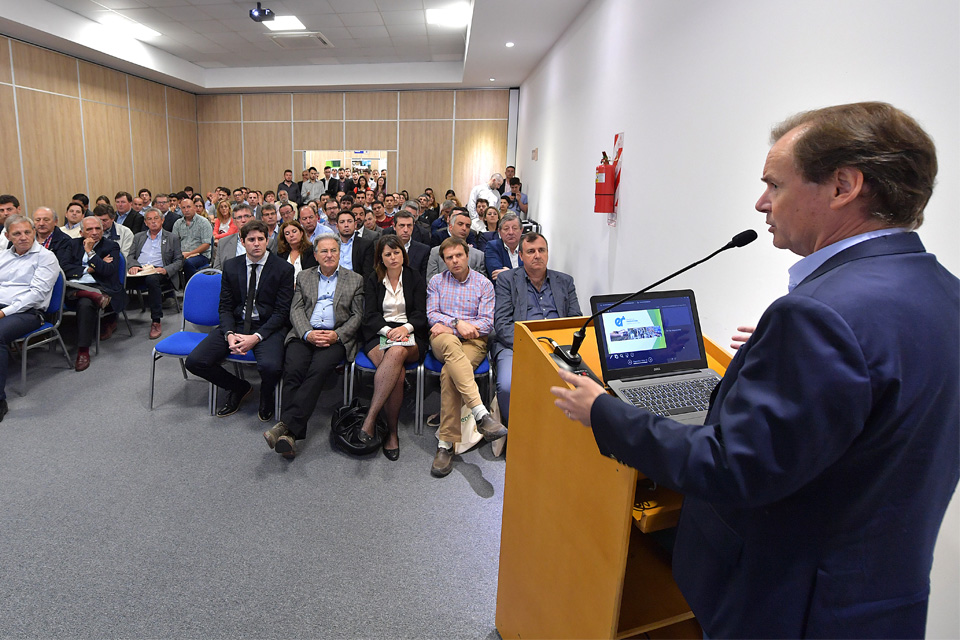 Bordet comparó ante empresarios las políticas de Nación y Provincia