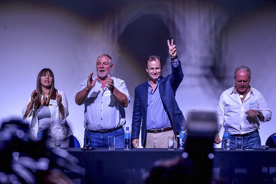 Bordet anunció paritarias en el acto de reasunción de Allende