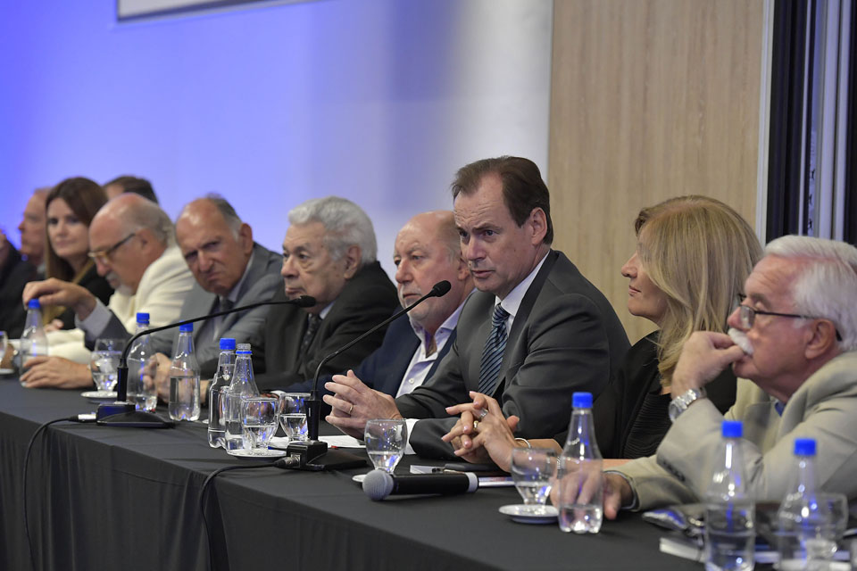 “Comparto que la cláusula de reelección sea por única vez”