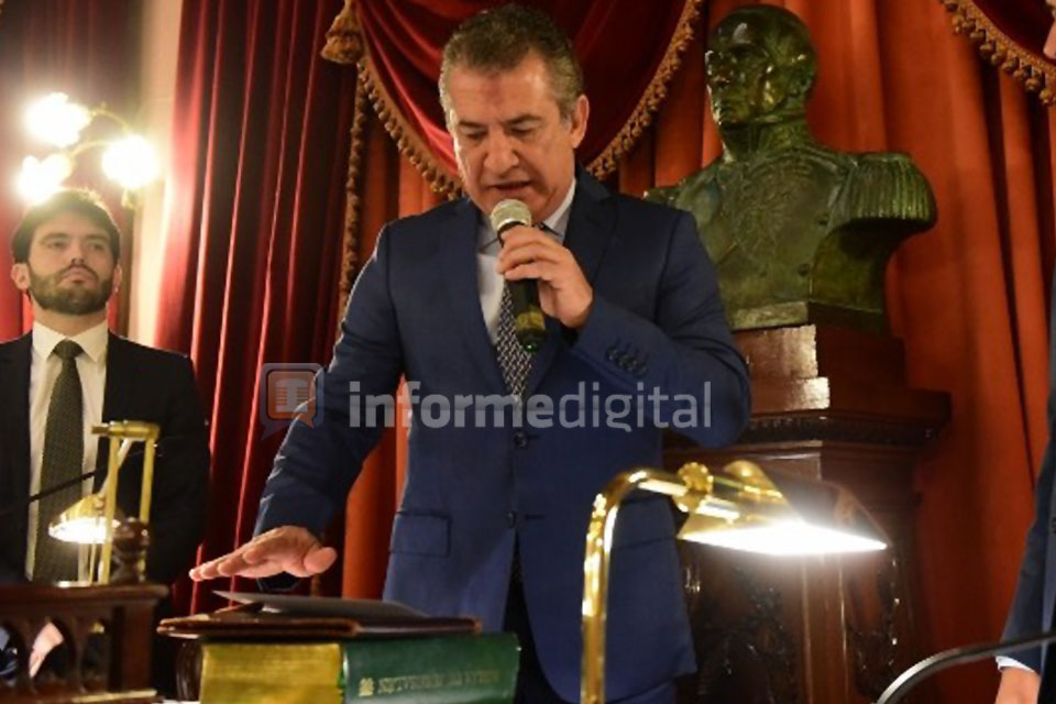 Confirmaron a Urribarri en la presidencia de Diputados y criticó a Macri