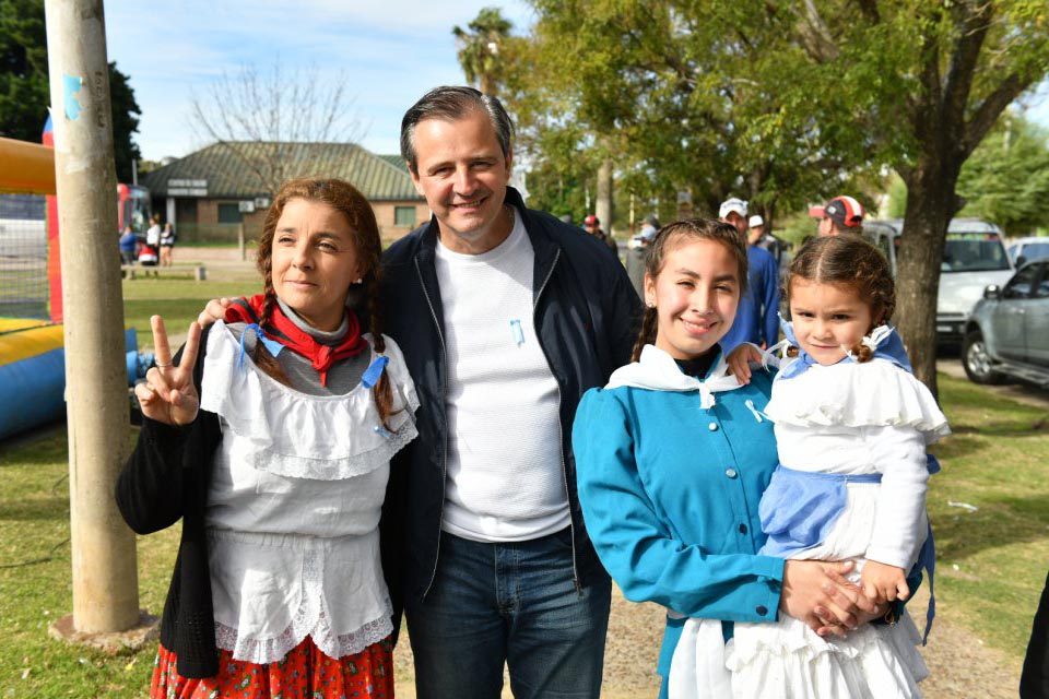 Bahl tuvo un 25 de Mayo de campaña en los barrios