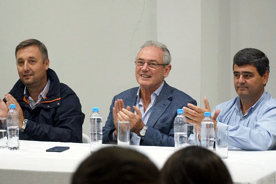 Benedetti empezó la campaña evitando a Macri