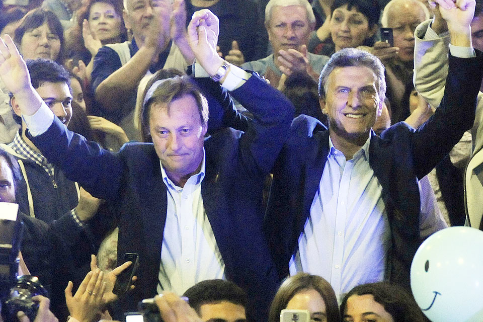 Varisco busca revertir encuestas publicitando el corte de boleta