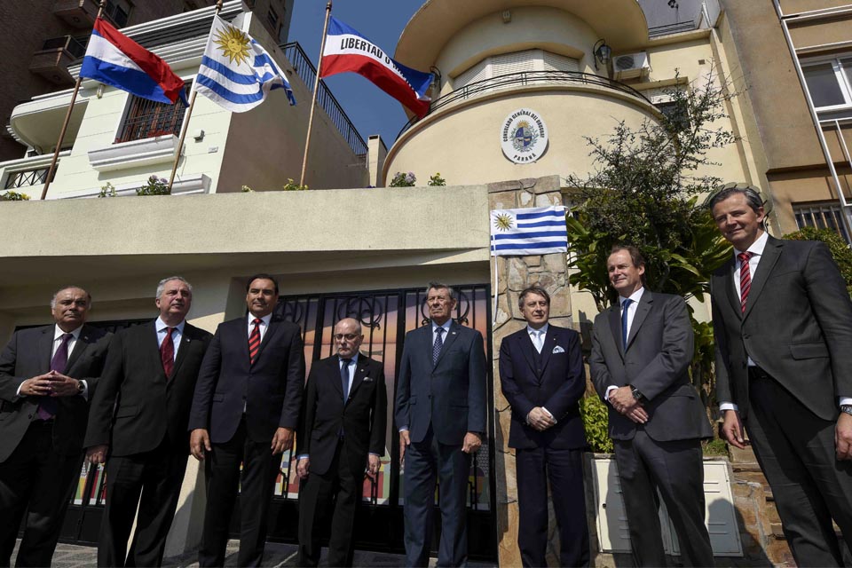 Bordet abrió sede diplomática con gobernadores y funcionario de Macri