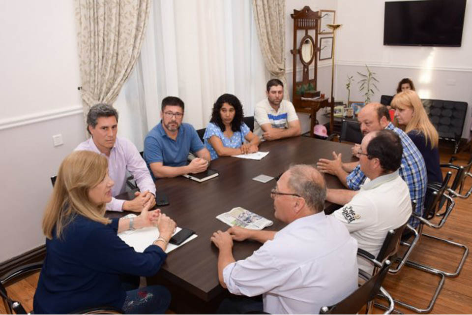 Productores niegan la amenaza a maestra