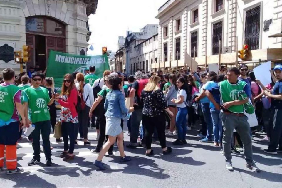 Bahl deberá incorporar agentes trans que despidió Varisco