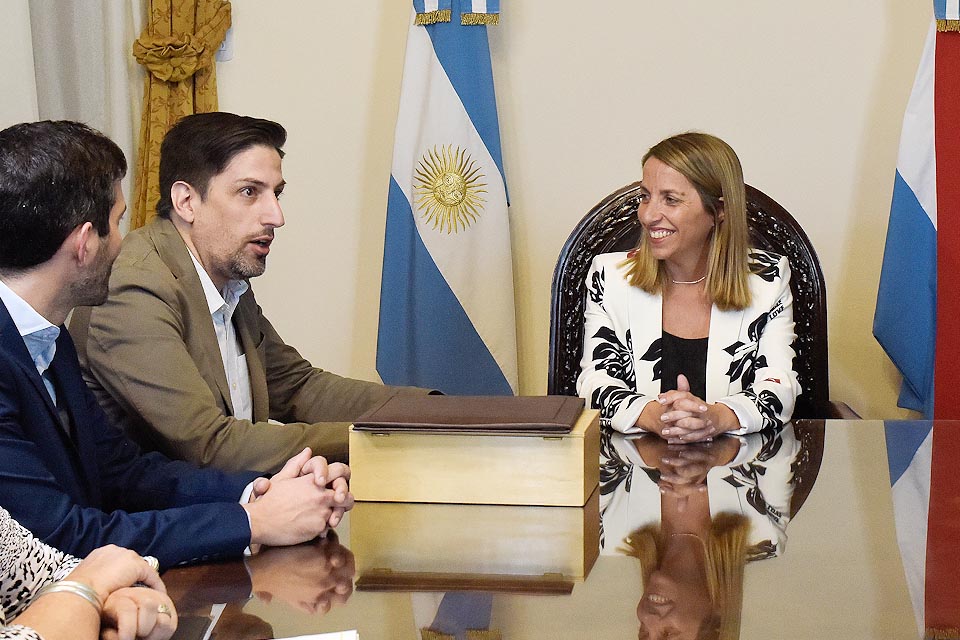 Stratta recibió a ministro de Alberto