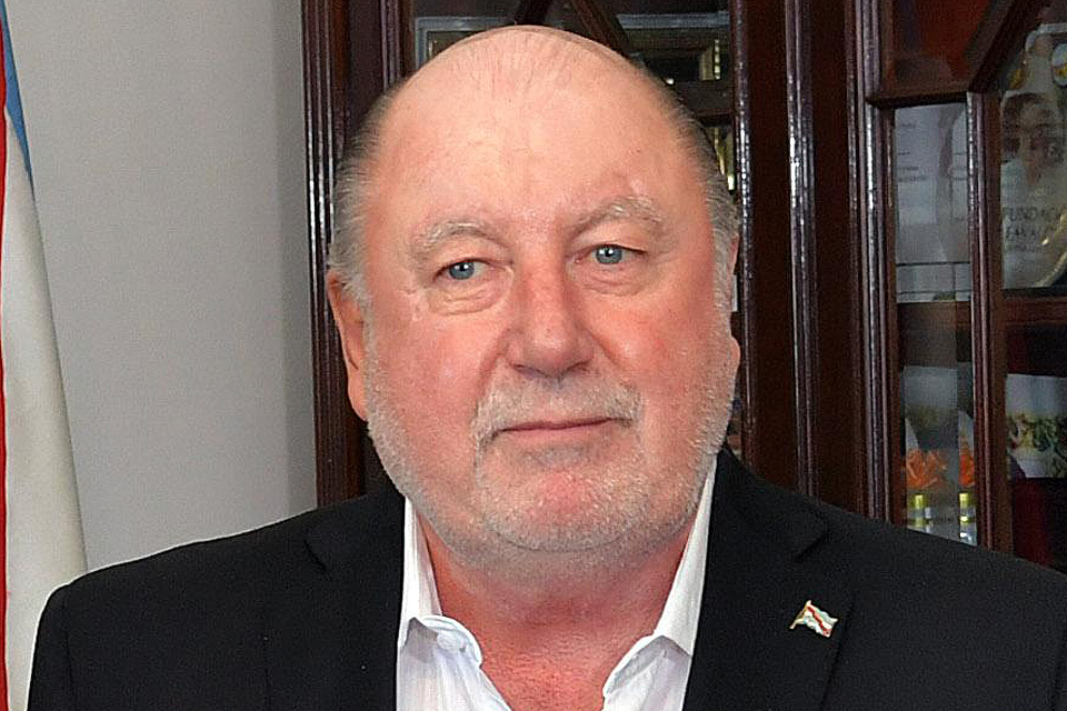 Opinar por redes sociales es fácil, gobernar con responsabilidad no es para cualquiera