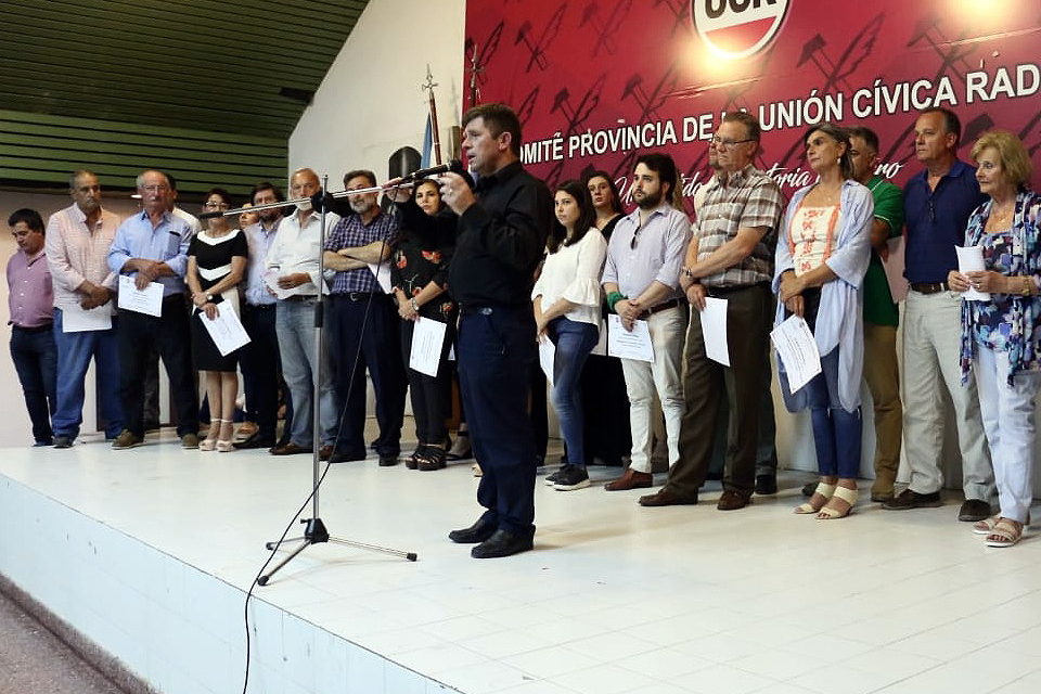 Tildan de ridícula a la UCR por la comparación de Bordet con el gorila