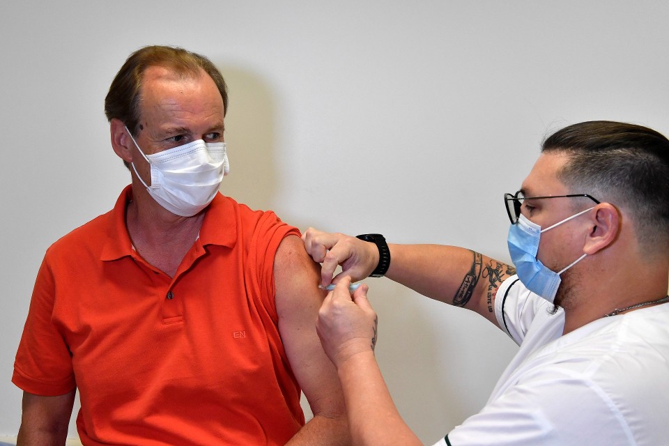 Bordet recibió la Sputnik con “absoluta convicción”