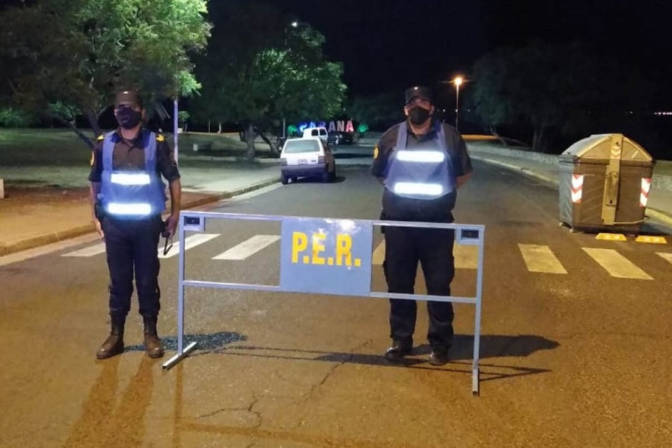 Extienden la restricción a circular de noche