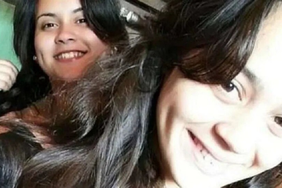 Dos jóvenes hermanas mueren por el virus