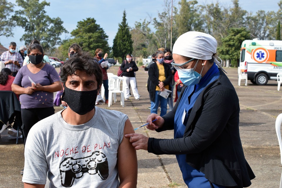 Vacunación: Comienza la inscripción a mayores de 18 en Entre Ríos
