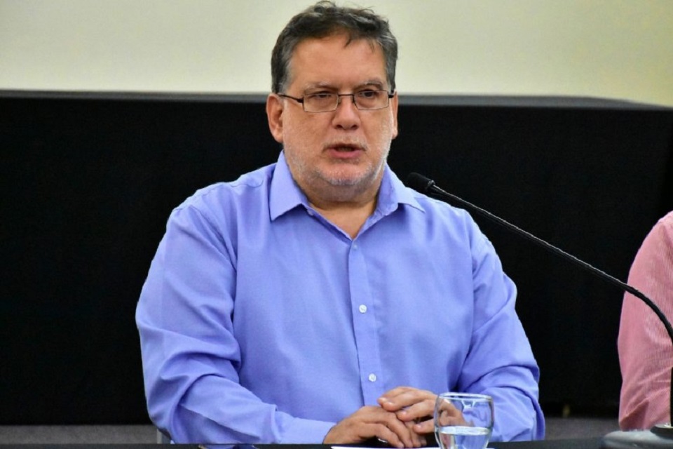 Francolini les pidió la renuncia pero ahora les bajó línea