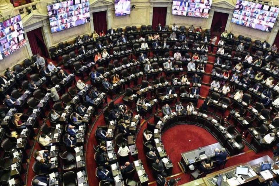 Polémica por el envío de decretos