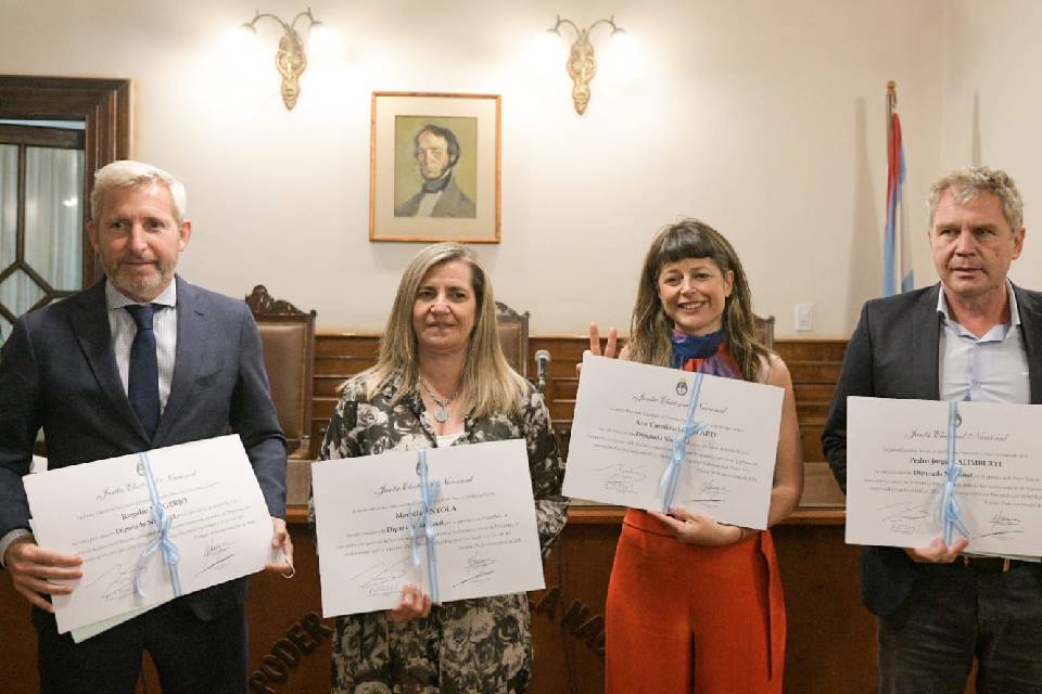 Cuatro de los cinco Diputados electos recibieron sus diplomas