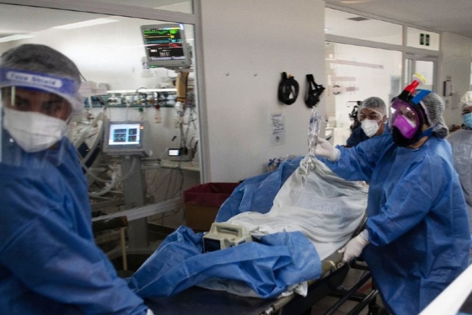 Se triplican los contagios pero con síntomas leves