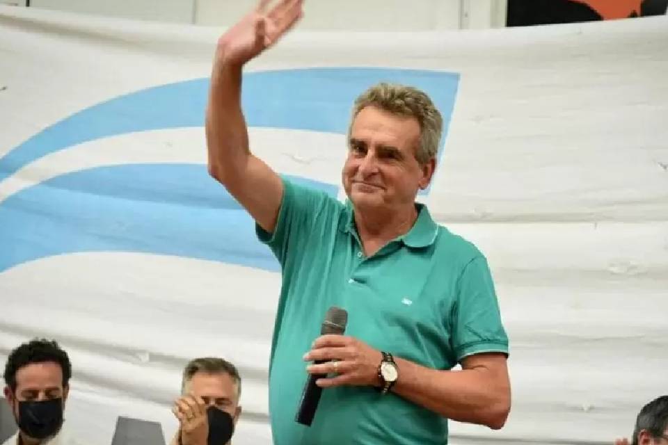 Rossi salió a subsanar la desprolija convocatoria