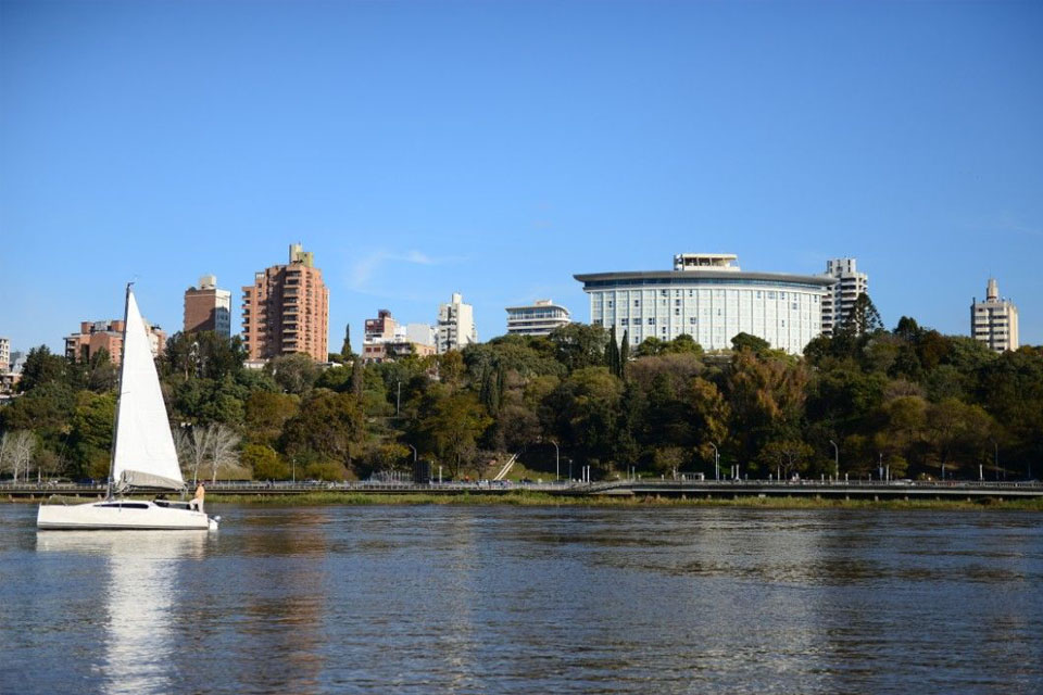 Una creciente haría recuperar la altura del río Paraná