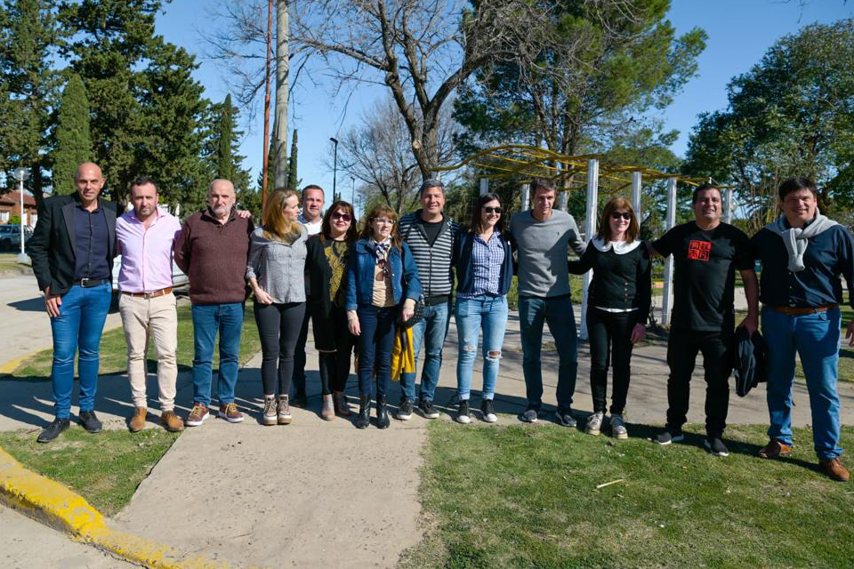 Cresto y una foto política de la costa del Paraná