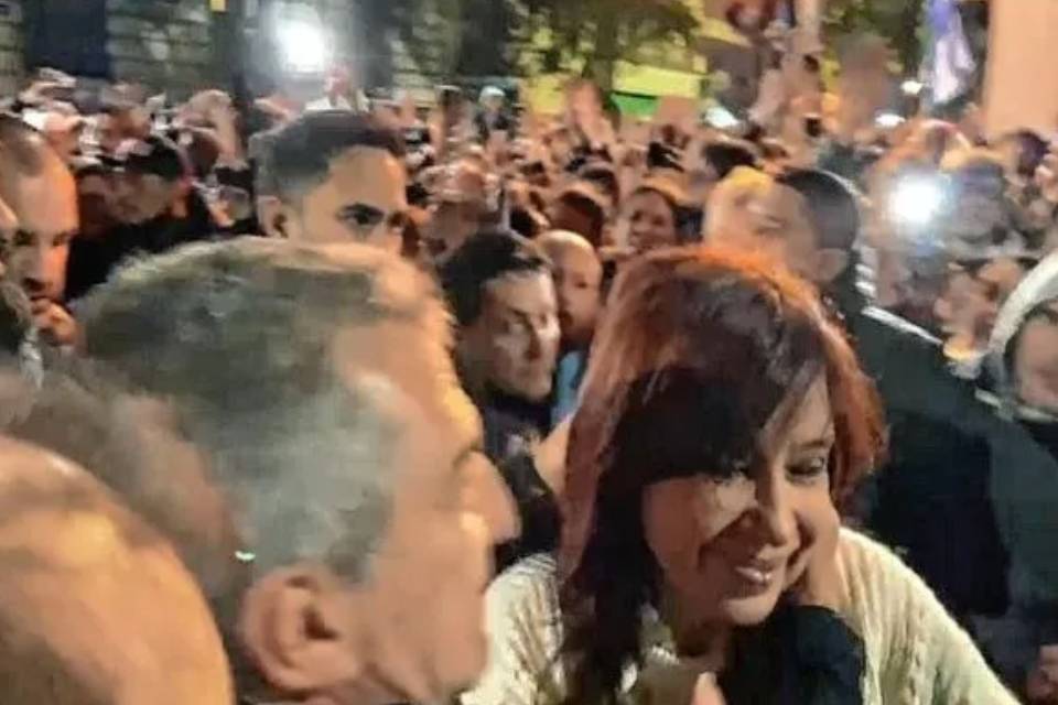 Repercusiones del abrazo entre Urribarri y Cristina