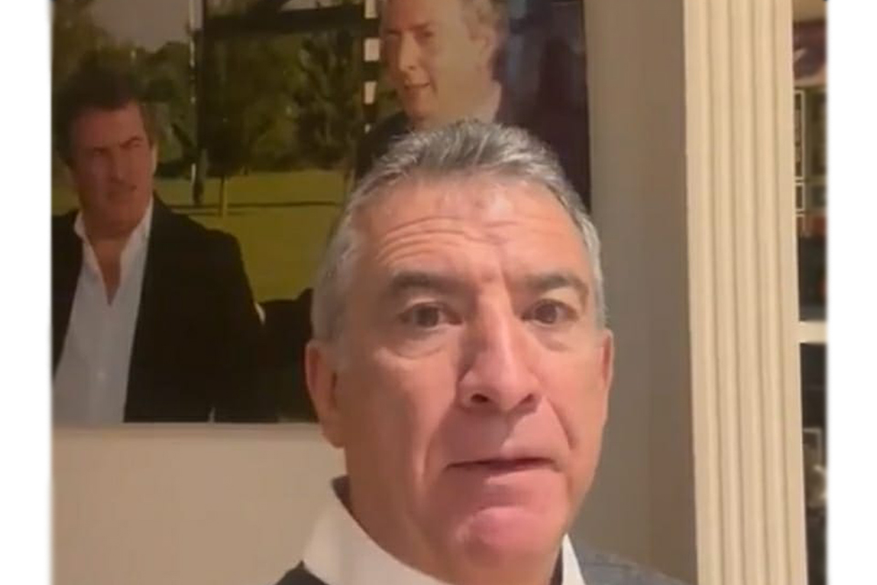 Urribarri se mantiene activo también en las redes