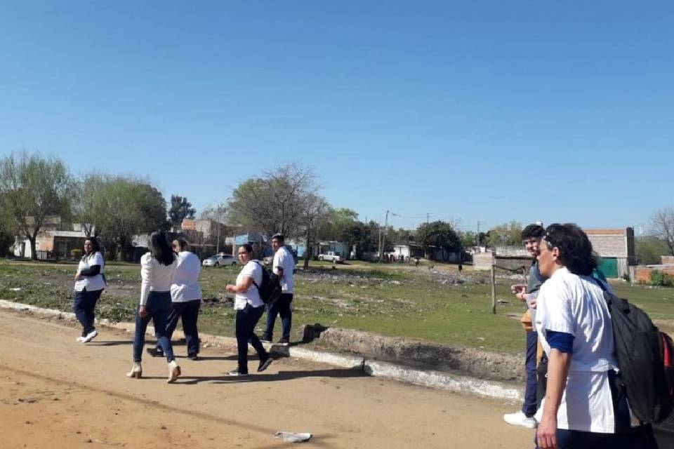 Concejales, estudiantes y la esposa de Cresto en medio de una balacera