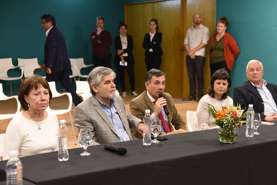 Le presentaron a Filmus el programa La Nube en Concepción del Uruguay