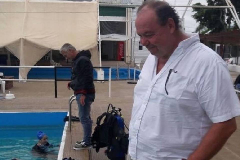 Respaldos de otro Varisco y palo para Frigerio