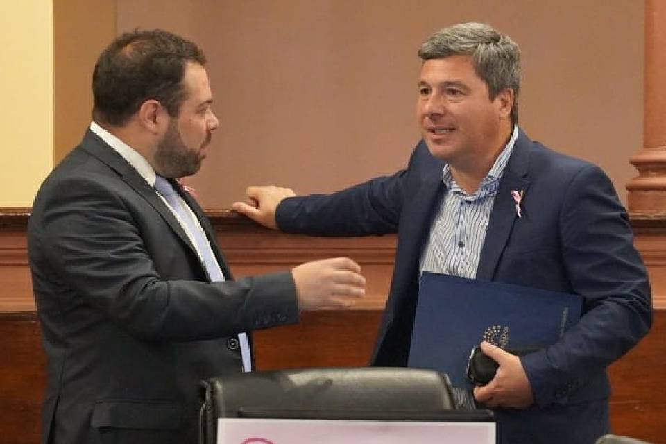 Diputado del PJ se muestra cerca de Frigerio
