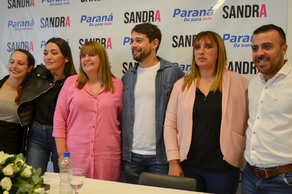 Se lanzó la primera precandidata en Paraná