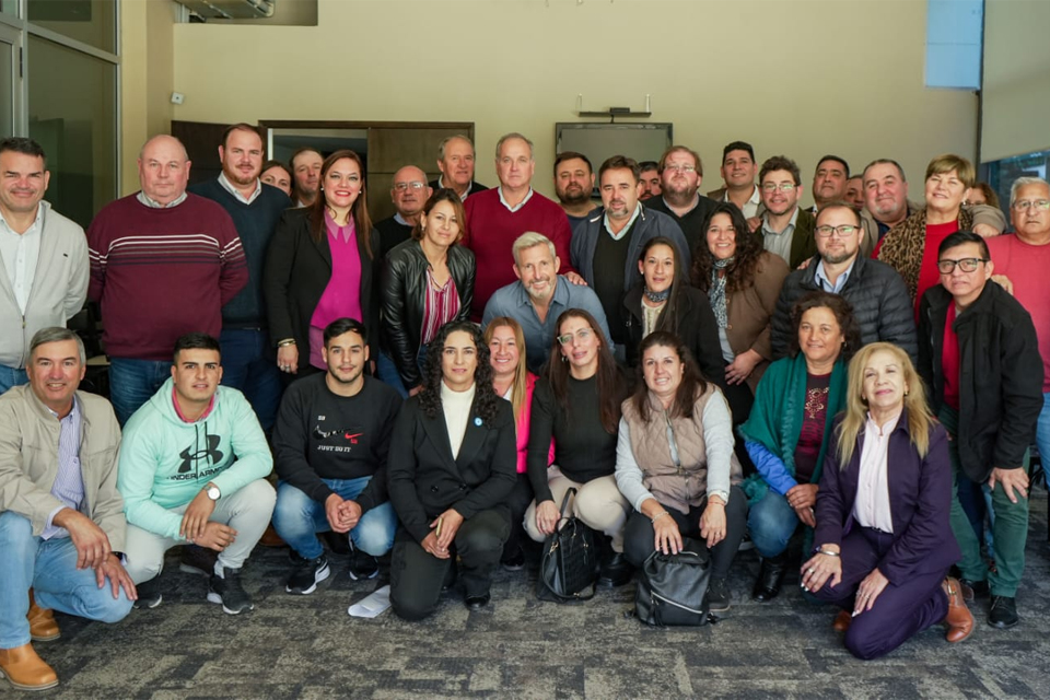 Frigerio muestra más cartas