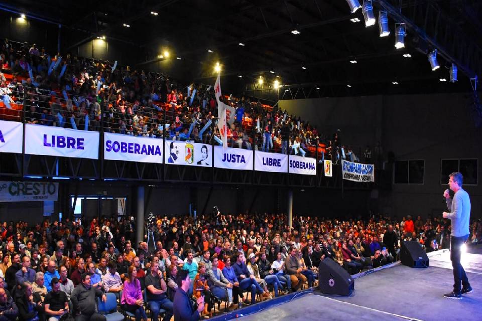 Acto y apoyo de Cresto a Cristina