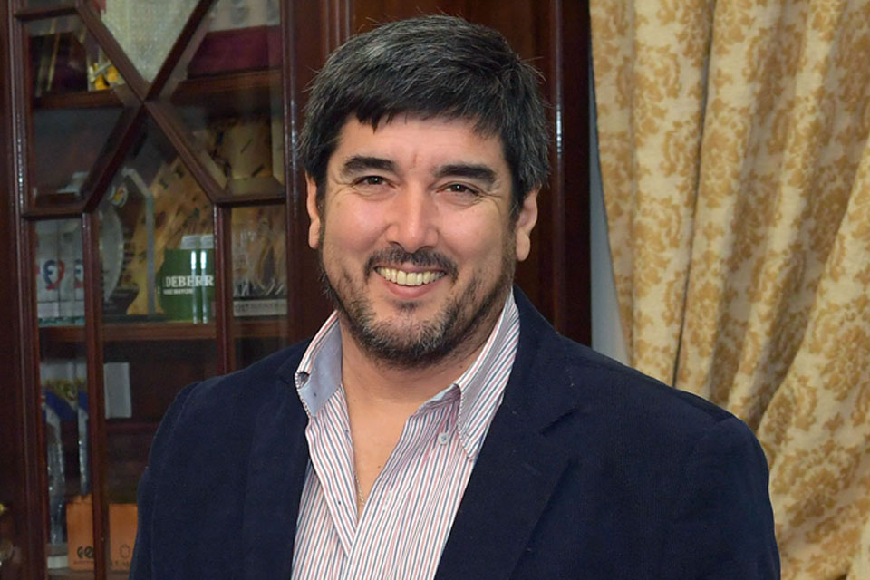 Fuertes dice que si mide bien irá por la intendencia