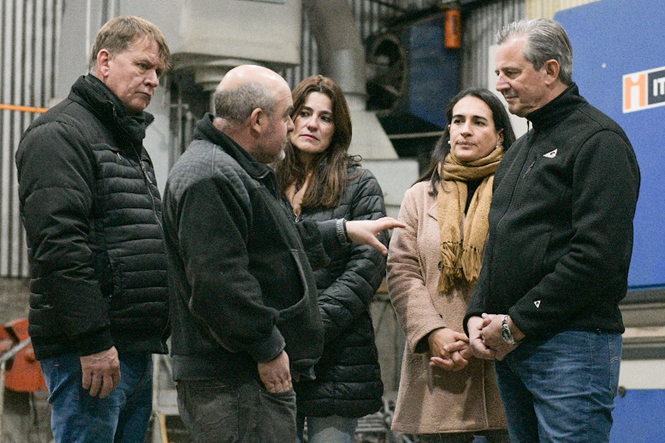 Después de disculparse por querer colgar opositores recibió el respaldo de Bahl