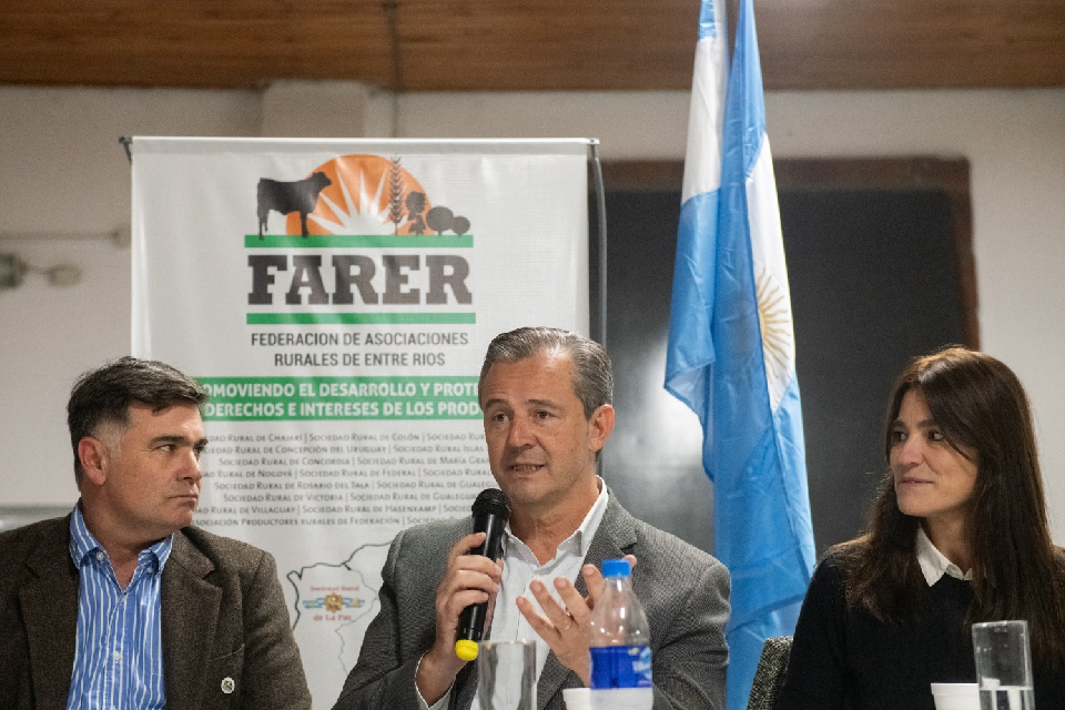 Bahl y Monjo muestran cercanía con el campo