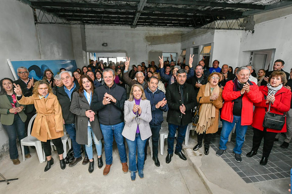 En la recta final Bahl muestra más fotos de unidad