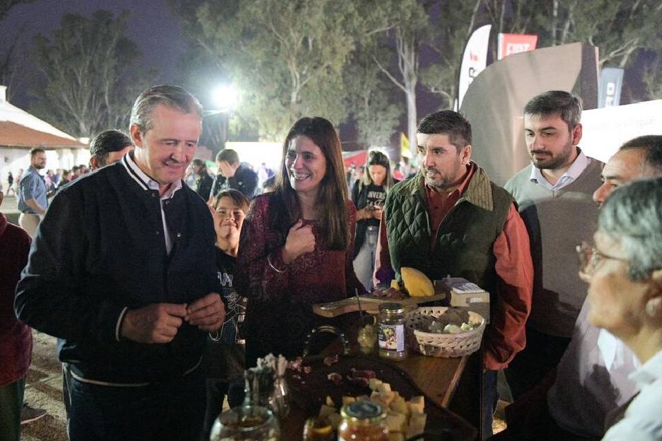 Bahl también dejó su foto con el sector rural