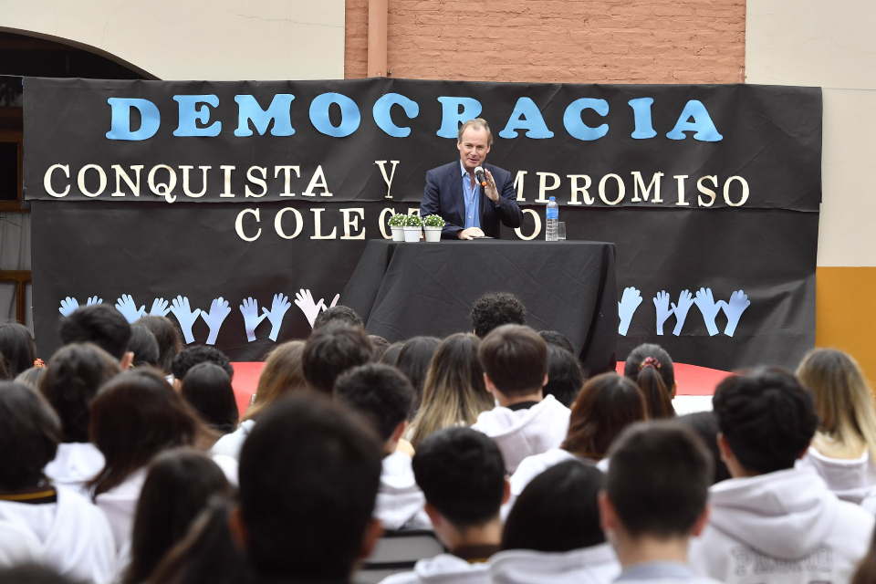 La provincia elevó la jerarquía de 57 escuelas secundarias