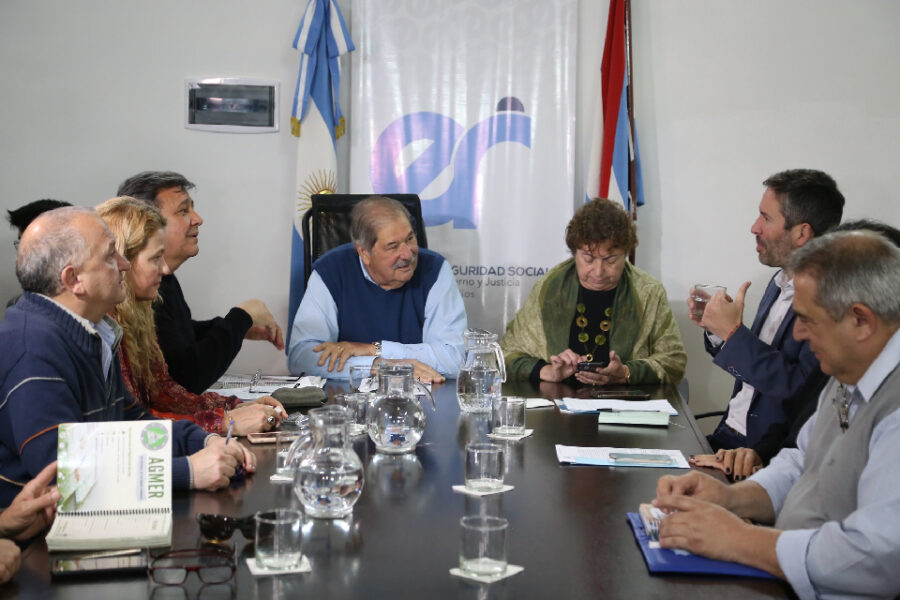 El gobierno acordó con los docentes lo mismo que con los estatales