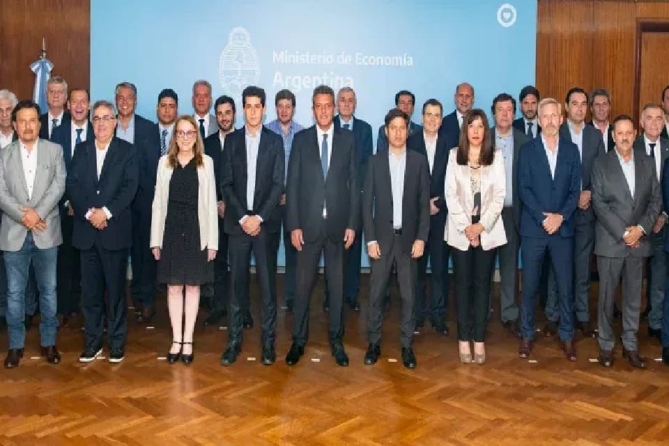 (Mención a Frigerio) Reunión con gobernadores: Massa transferirá ATN a las provincias para sueldos y aguinaldos