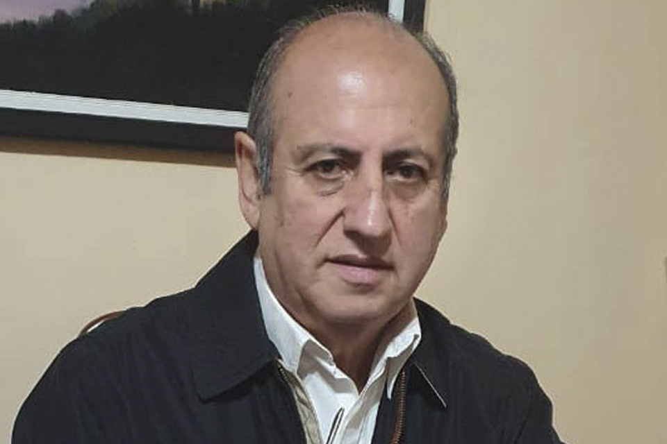 Rossi muestra pergaminos para conducir el partido