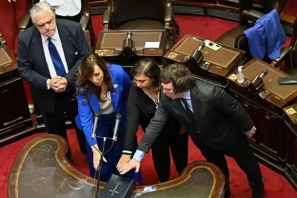 (Mención a legislador entrerriano) Hoy juran los nuevos diputados y se inaugura un nuevo equilibrio de poder en el Congreso
