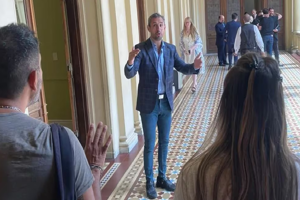 (Mención a Frigerio) Milei optó por pisar el freno y dar marcha atrás, ante el precipicio de un mayor costo político y económico