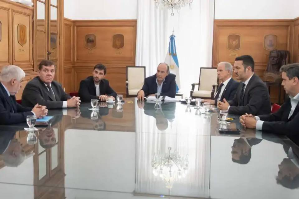 (Mención a Frigerio) Los gobernadores del PRO le marcan la cancha a Milei, aunque evitan las críticas