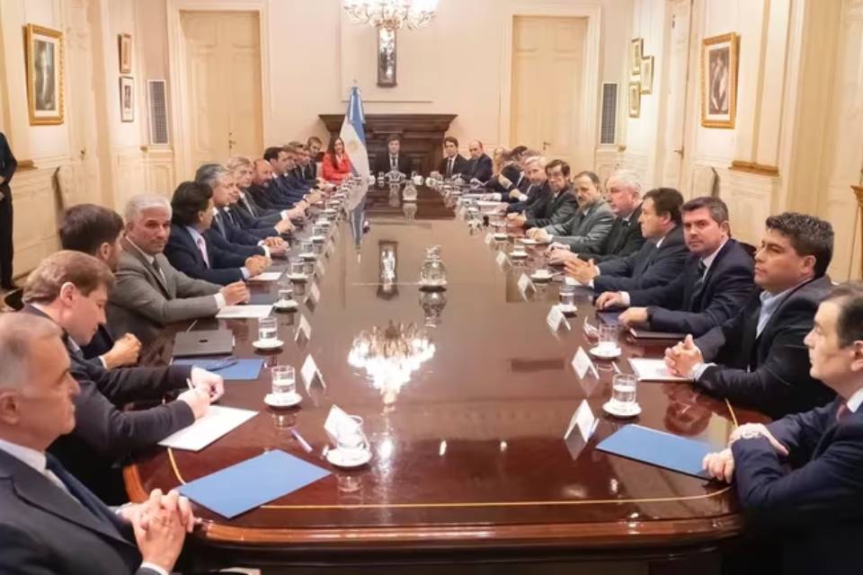 (Mención a Entre Ríos) Cómo afecta el ajuste fiscal de Javier Milei las cuentas y las deudas de los gobiernos provinciales