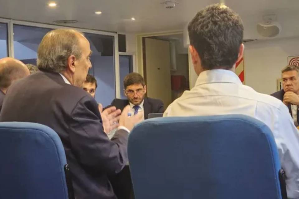 (Mención a Frigerio) Malestar en provincias tras la polémica por el impuesto PAÍS: “No hay interlocutores”