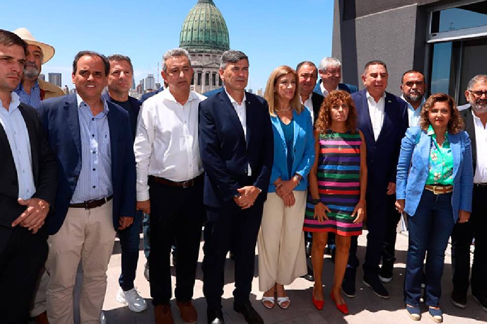 Romero reclamó por la medida desigual de Milei