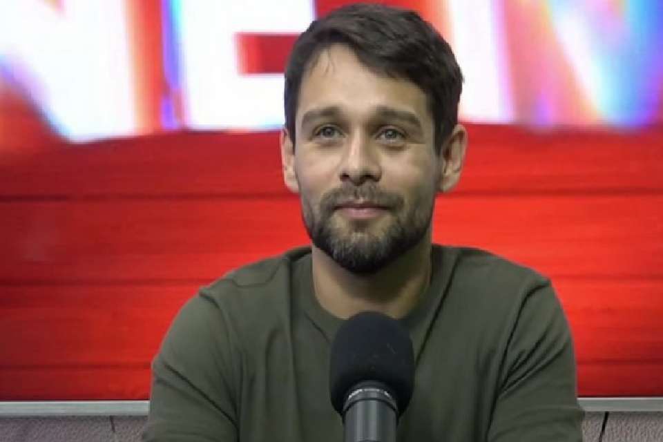 Hoy lo coherente sería recuperar la política