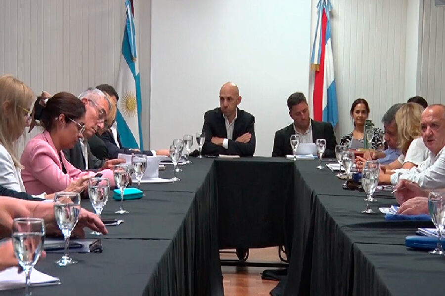 La provincia ofrece aumento y hacerse cargo de lo que no envía nación